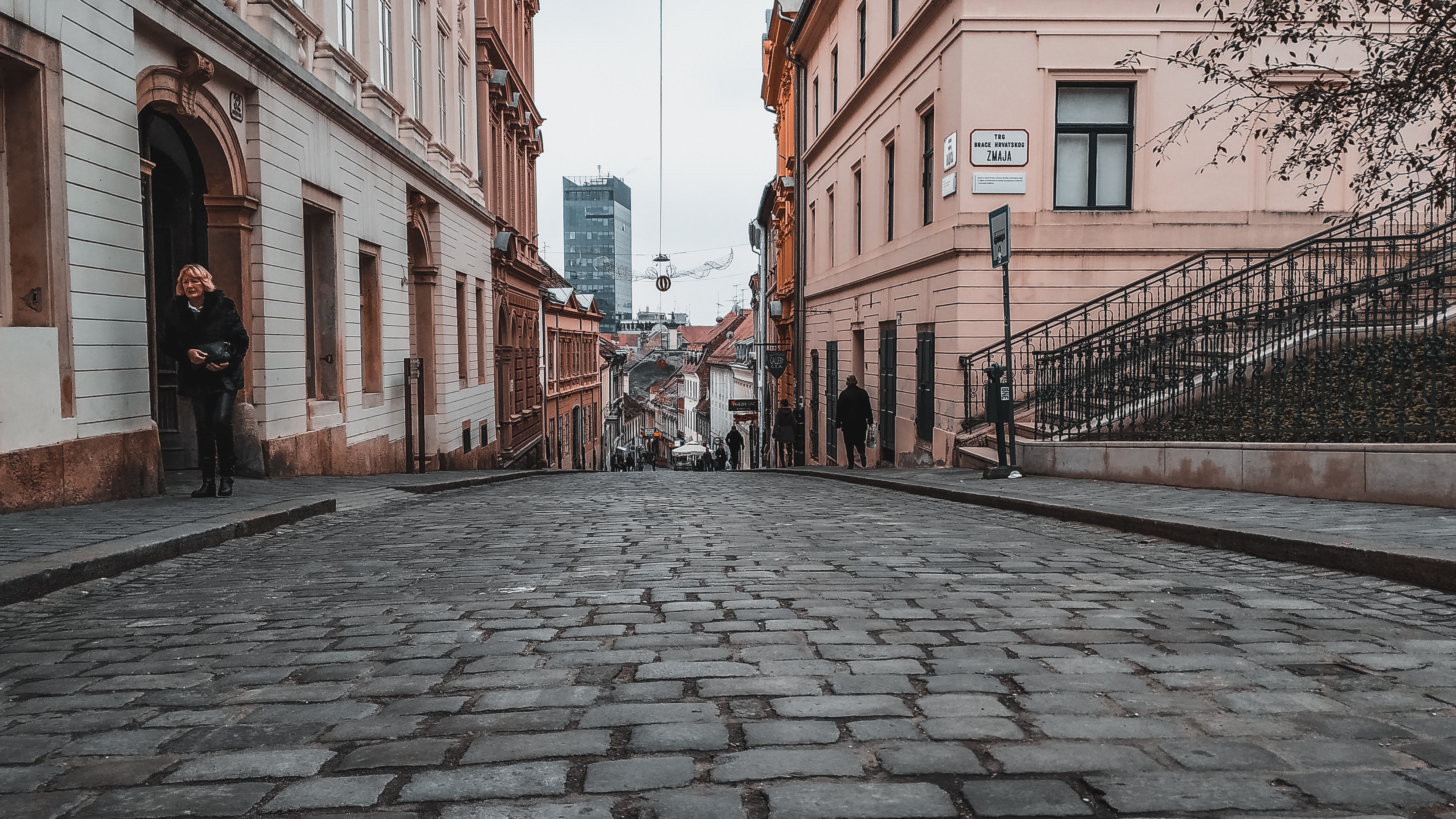 Abbildung der fertiggstellten und gepflasterten Beethovenstraße